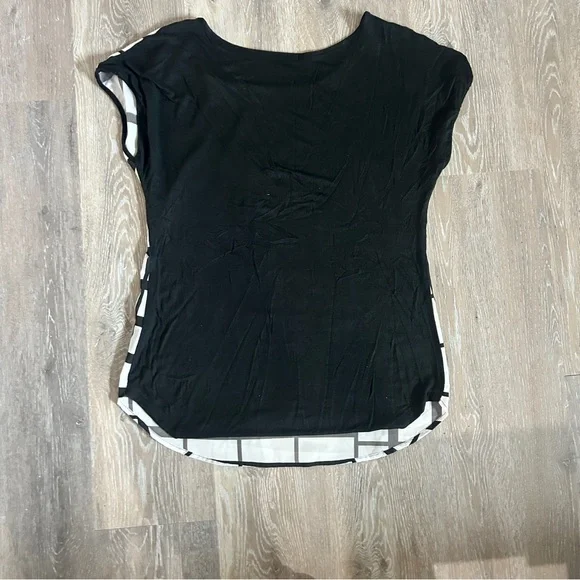 🖤 Espresso Geometric Grid Print Top – Size M - Picture 6 of 8